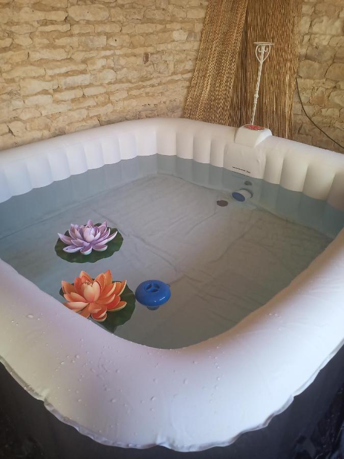 Bed and Breakfast Grande Chambre D'Hote Pour 4 A 5 Personnes Chef-Boutonne Zewnętrze zdjęcie